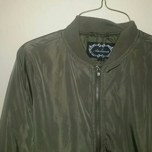 Green bomber jacket - Picture 2 of 5